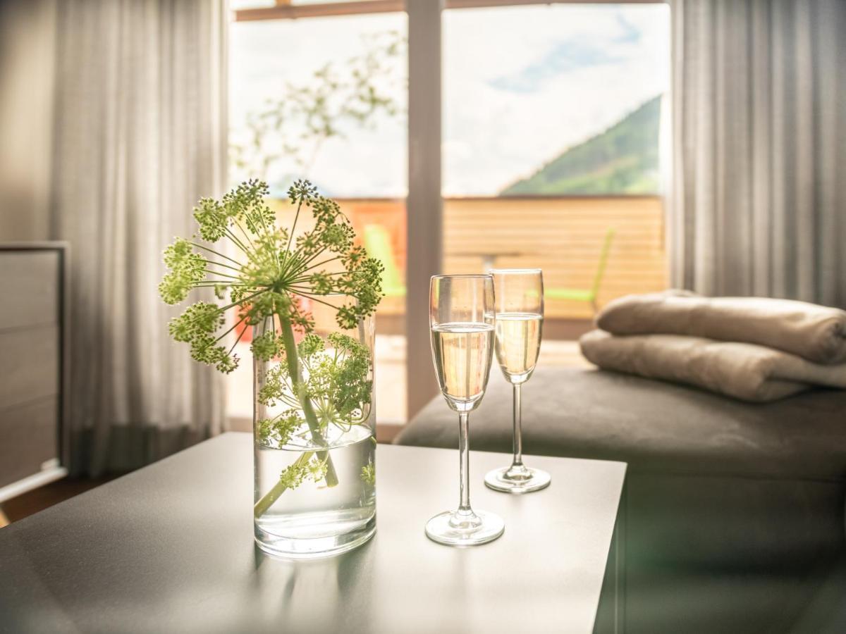 Der Sonnberg Alpinlodges - Apartments Mit Seeblick, Privater Sauna Und Self Check-In 젤암제 외부 사진