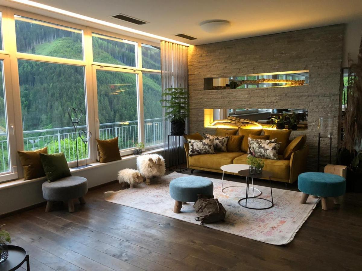 Der Sonnberg Alpinlodges - Apartments Mit Seeblick, Privater Sauna Und Self Check-In 젤암제 외부 사진