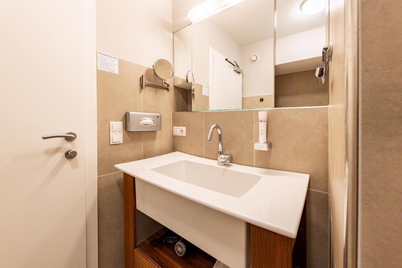 Der Sonnberg Alpinlodges - Apartments Mit Seeblick, Privater Sauna Und Self Check-In 젤암제 외부 사진