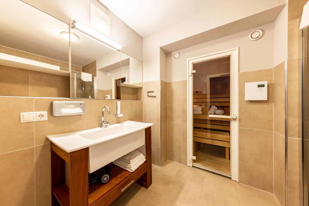 Der Sonnberg Alpinlodges - Apartments Mit Seeblick, Privater Sauna Und Self Check-In 젤암제 외부 사진