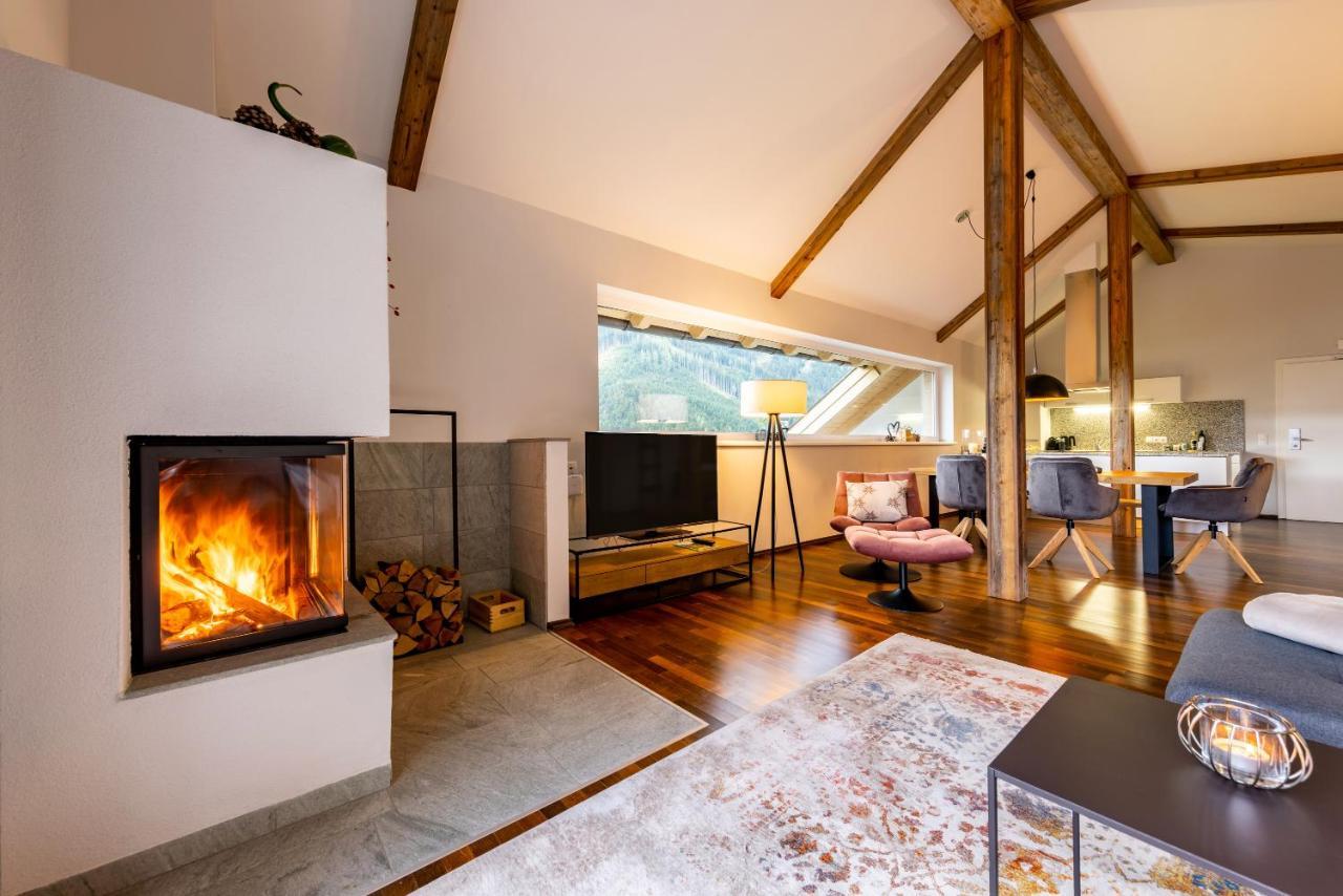 Der Sonnberg Alpinlodges - Apartments Mit Seeblick, Privater Sauna Und Self Check-In 젤암제 외부 사진