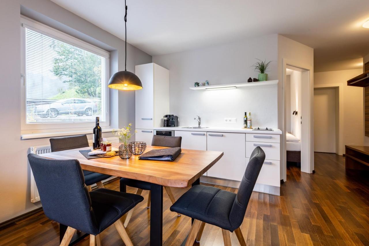 Der Sonnberg Alpinlodges - Apartments Mit Seeblick, Privater Sauna Und Self Check-In 젤암제 외부 사진